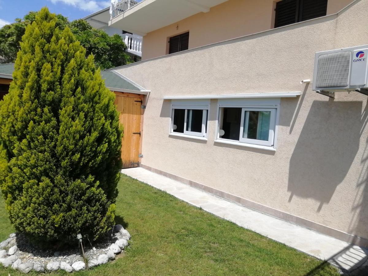 Ninic Family Apartments Tivat Bagian luar foto