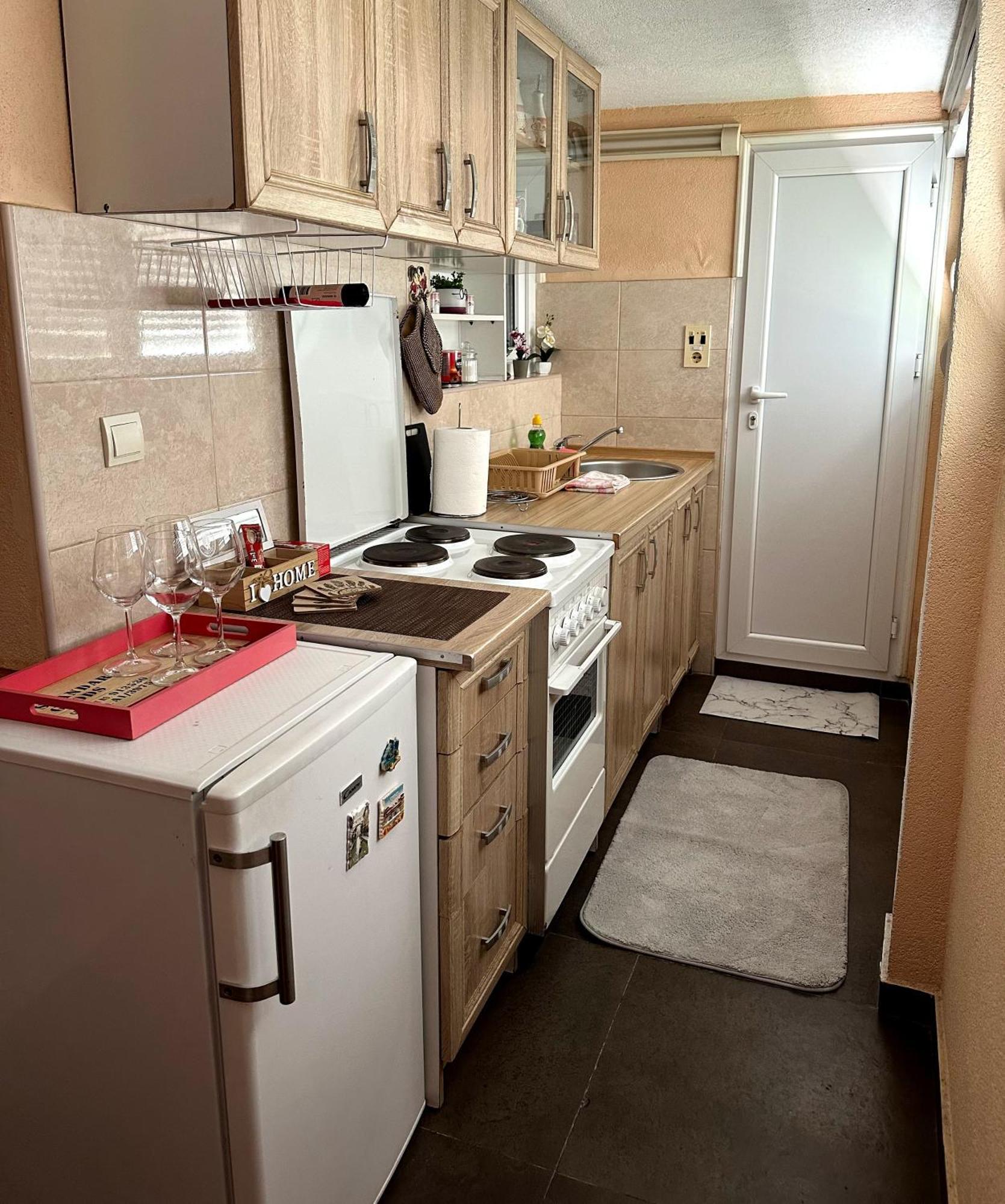 Ninic Family Apartments Tivat Bagian luar foto